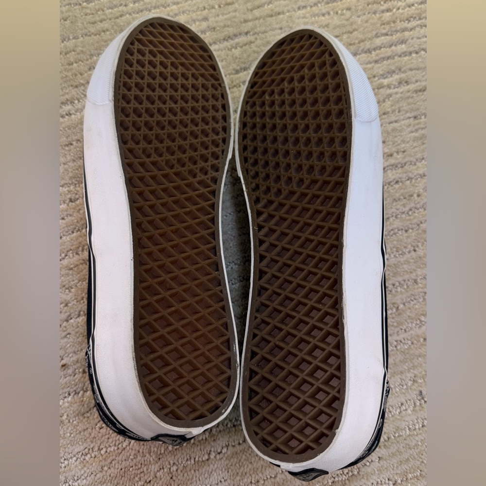 Brand New Vans Classic "Off The Wall" logo Slip on Sneakers - Picture 9 of 11